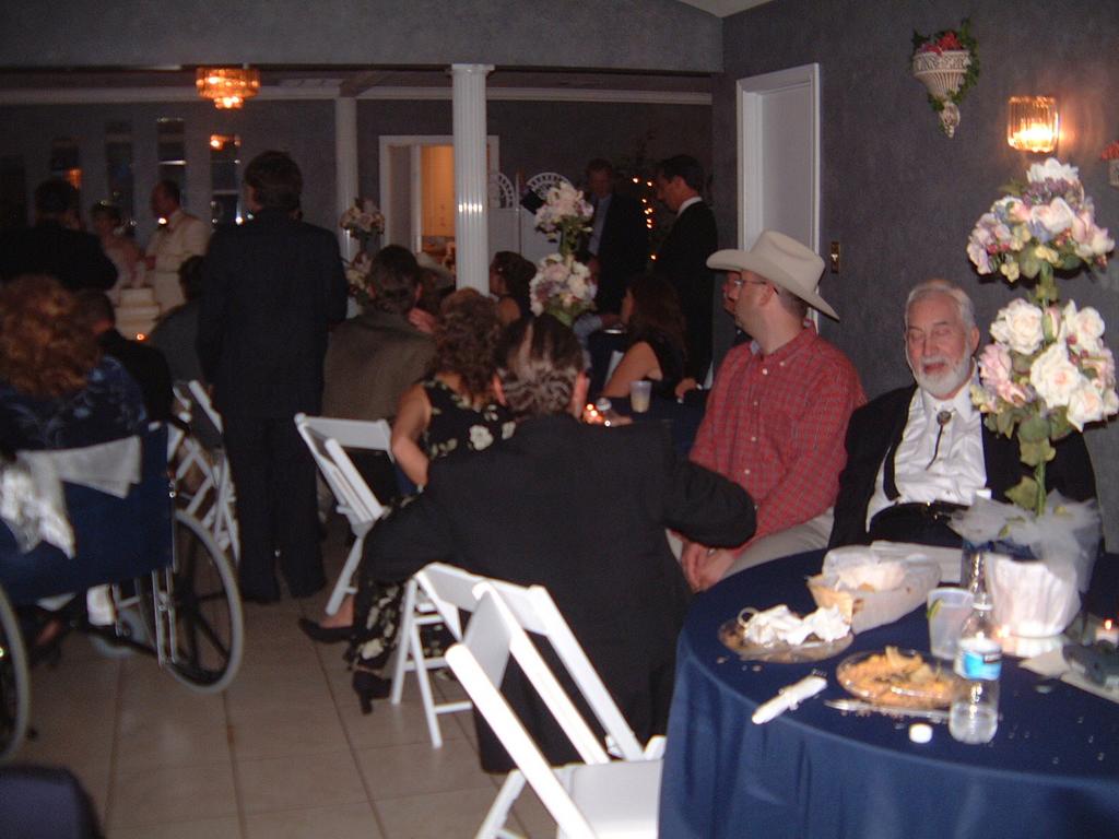 2003/10(Oct)/03(Urbik-Wedding)/1024x768_2003-10-05 19-53-42.JPG